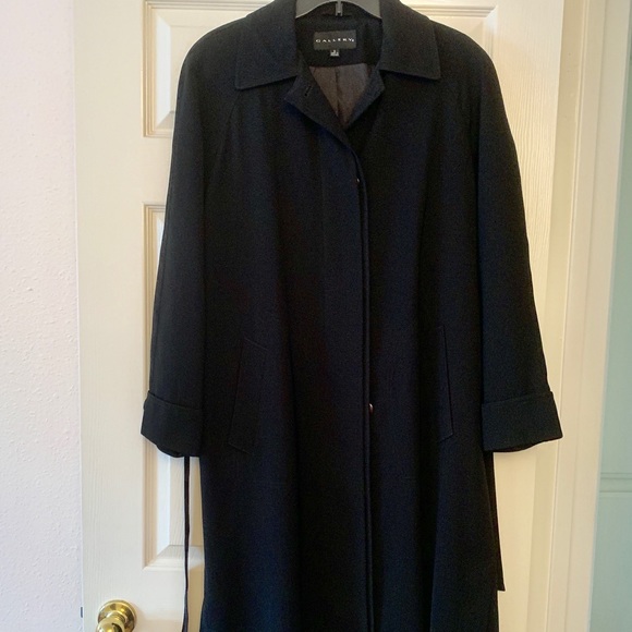 Long black coat - Picture 1 of 2